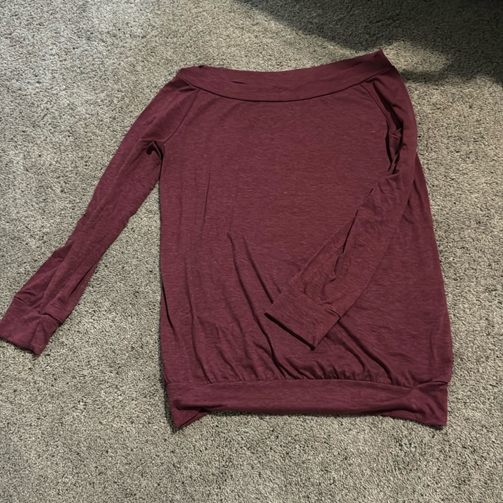 Long sleeve 
Super soft 
Can be worn off the shoulder or not 
medium